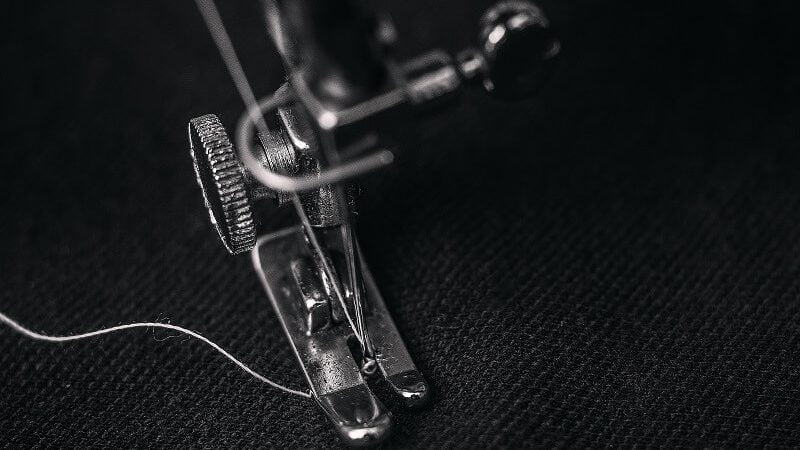 how-to-use-hand-sewing-machine